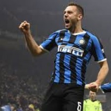 de Vrij je poklonio debitantski dres Lige prvaka